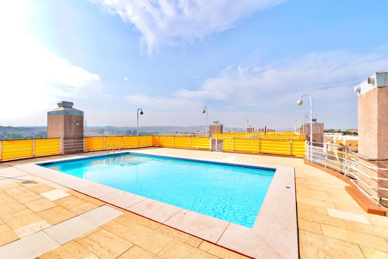 Lisbon Swimming Pool Apartment With Private Parking Exterior photo